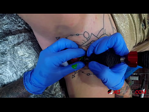 ❤️ Extremadamente tatuado hottie Sully Savage consiguió un tatuaje en su clítoris ️ Porno en es.kiss-x-max.ru ❌️❤️❤️❤️❤️❤️❤️❤️